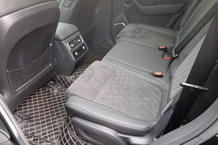 Used Hongqi HS7 2022 2.0T DCT Two-Wheel Drive Smart Connect Flagship Edition Seven Seats Left Rear Seat