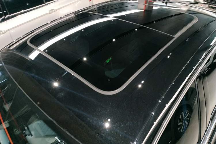 Used Volkswagen Magotan 2025 Revised Version Zhongxiang Edition 330TSI DSG Luxury Trim Roof