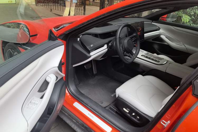 Used Xiaomi Auto SU7 2024 Four-Wheel Drive Ultra-Long Range Advanced Intelligent Driving Max Edition