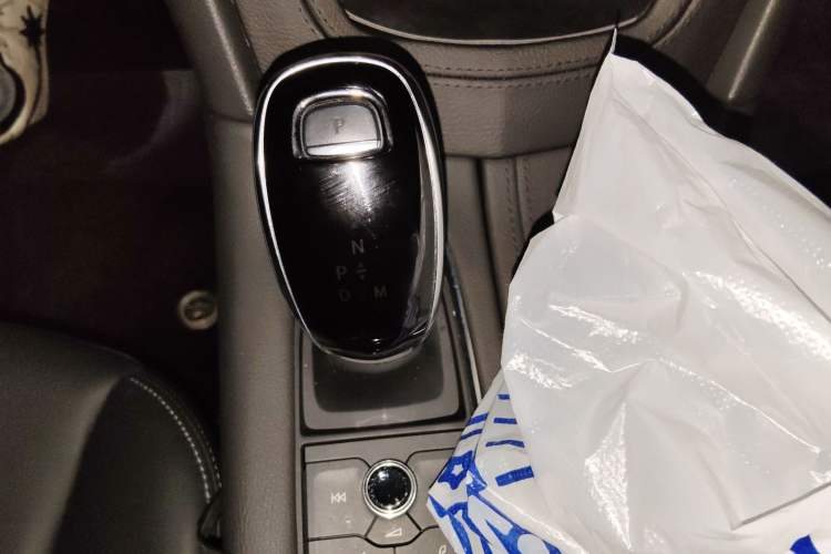 Used Cadillac XT5 2024 2.0T All-Wheel-Drive Luxury Version (Hummingbird Edition) Gear Lever