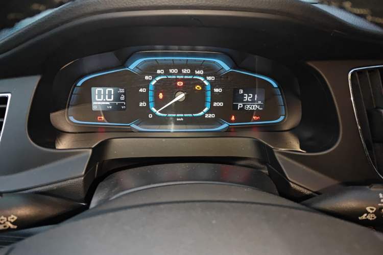 Used Roewe 360 2015 1.5L Automatic Luxury Edition
