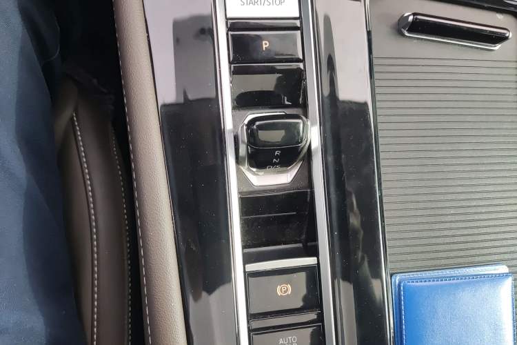 Used Volkswagen Viloran 2024 330TSI Luxury Edition Gear Lever