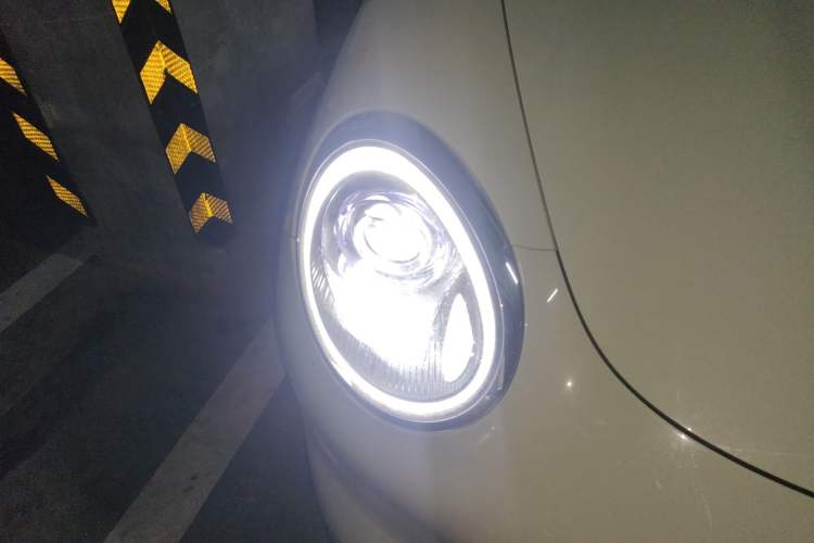 Used ORA Good Cat 2023 401 km Standard Range Luxury Version Ternary Lithium Right Front Headlight