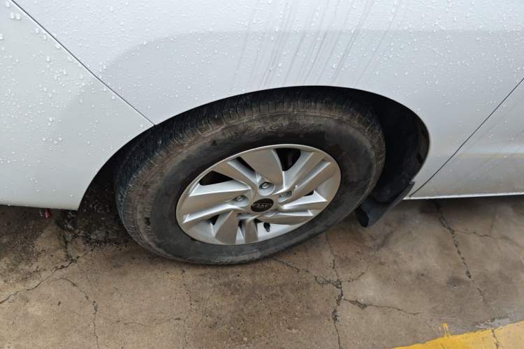 Used JAC Refine M4 2016 2.0L Manual Luxury Version