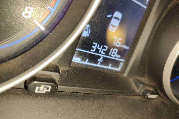 Used FORTHING Joyear X5 2015 1.6L Manual Luxury Model Odometer Close Up