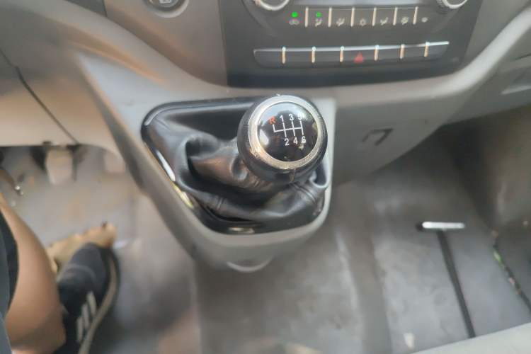 Used Foton Toano 2020 2.5T Manual Tongtu Extended-Wheelbase Mid-Roof 6/7-Seater 4J25TC3