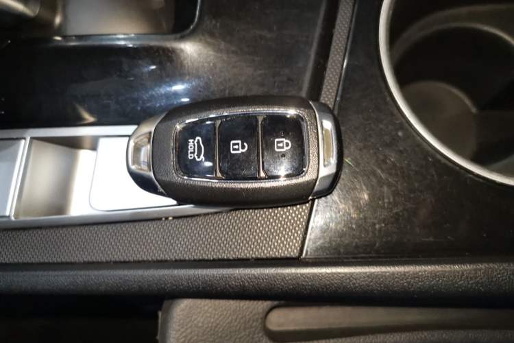 Used Hyundai Elantra 2021 1.5L CVT LUX Prestige Edition
