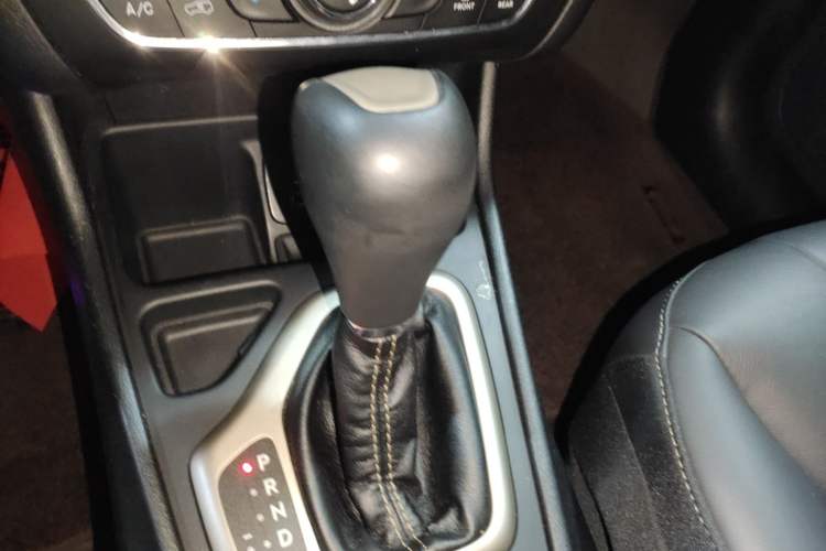 Used Jeep Cherokee 2016 2.4L Leading Edition Gear Lever