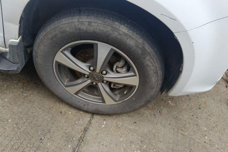 Used Haval H6 2015 Upgraded Model 1.5T Manual Two-Wheel Drive Urban Version Right Front Wheel Hub