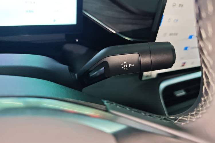 Used Geely Galaxy L6 2025 EM-i 140km Starship Edition Gear Lever