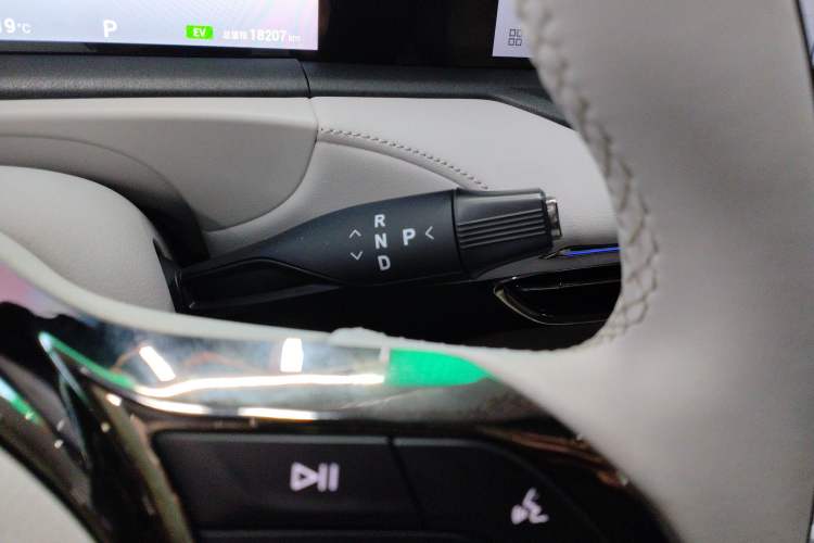 Used VOYAH FREE 2025 318 318 km Rear-Drive Touring Edition