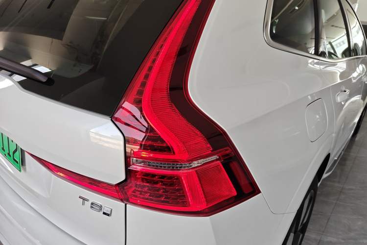 Used Volvo XC60 New Energy 2025 Plug-in Hybrid Long-Range All-Wheel Drive Smart Luxury Edition Right Rear Taillight
