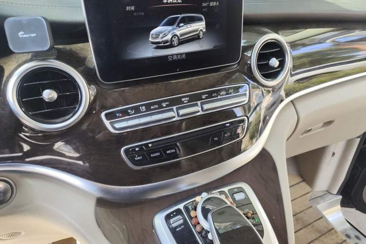 Used Mercedes-Benz V-Class 2016 V 260 L Prestige Extended Edition Audio And AC Panel