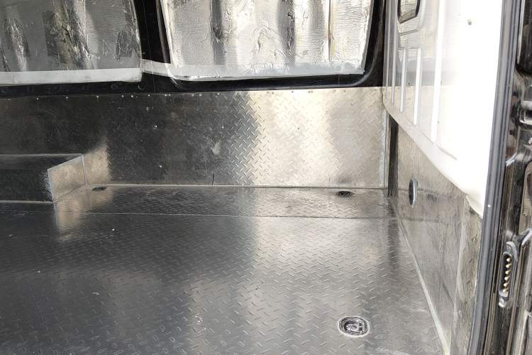 Used Foton Toano 2024 Geely Xianghuo 2.5T Manual Long Wheelbase Ultra-High Roof with Rear Dual Tires 3-Seater