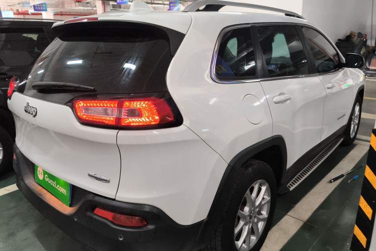 Used Jeep Cherokee 2016 2.4L Leading Edition Rear Right 45 Deg