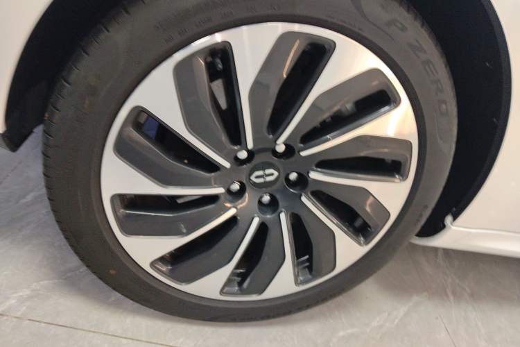 Used Hima AITO M5 2023 Extended-Range Rear-Drive Intelligent Driving Version Right Rear Wheel Hub
