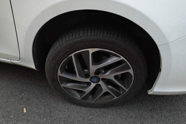 Used BYD Qin New Energy 2018 Qin EV450 Smart Connect Prestige Model Right Front Wheel Hub