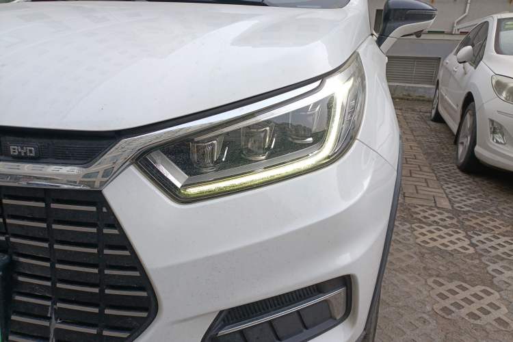 Used BYD Yuan New Energy 2019 EV535 Smart Connect Trendsetting Model
