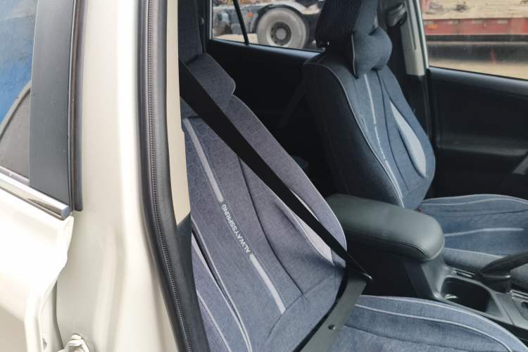 Used Toyota RAV4 2018 2.0L CVT Two-Wheel Drive Fashion X Edition