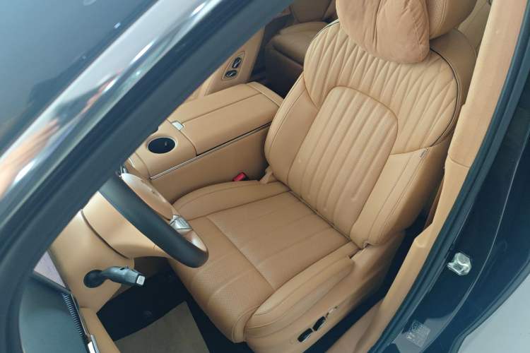 Used VOYAH Dream 2025 PHEV Four-Wheel-Drive Flagship Kunpeng Edition
