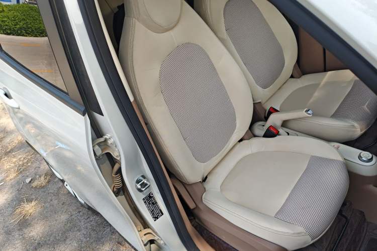 Used Wuling Hongguang MINIEV 2025 Four-Door Version Advanced Edition Right Front Seat