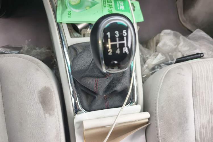 Used Jinbei New Hiace X30L CNG 2023 100L CNG Wealth Edition Bus 6/7 Seats No Air Conditioning SWCC15M
