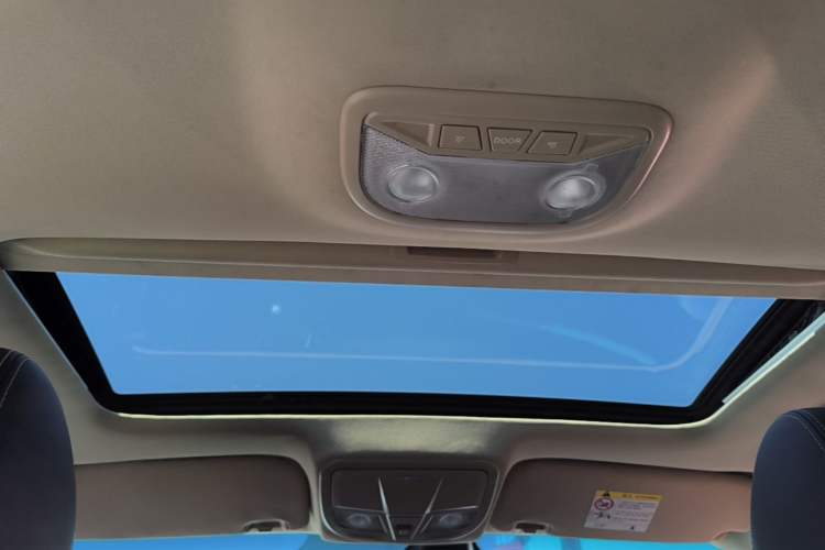 Used Geely Auto Emgrand 2017 Sedan Million Edition 1.5L CVT Upward Connectivity Version
