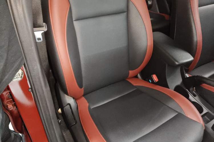 Used Kia KX Cross 2017 1.4L AT GLS Right Front Seat