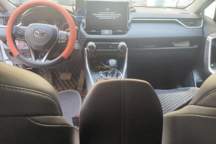 Used Toyota Wildlander 2022 2.0L CVT 4x4 Luxury PLUS Edition Center Console