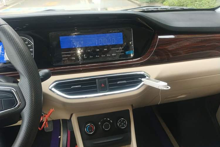 Used Kuayue Kuayue Xing V3 2023 1.5L Gasoline Comfort-Grade 7-Seater Passenger Vehicle