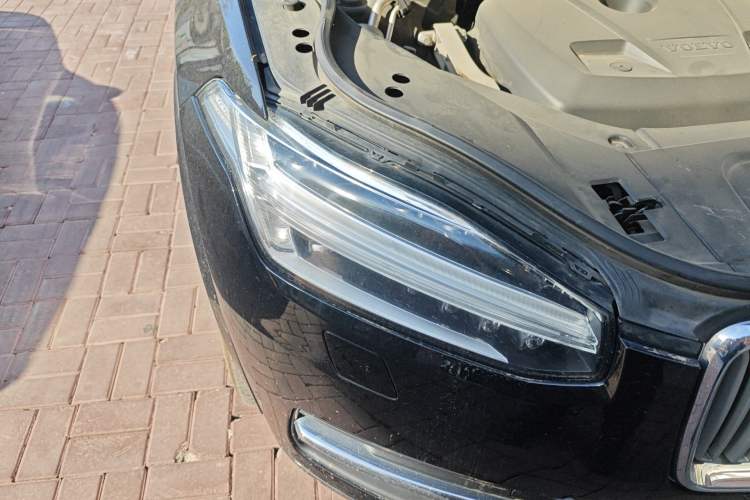 Used Volvo XC90 2017 T6 Prestige 7-Seater Right Front Headlight