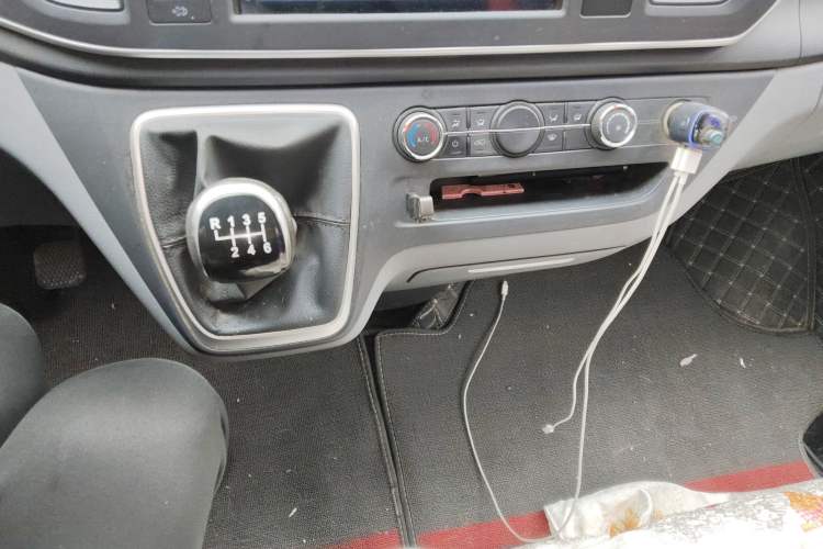 Used SAIC MAXUS Xintu V80 2021 2.0T Manual Classic Aoyuntong 127 PS Mid-axle Mid-roof 6/7/8/9-Seater Gear Lever