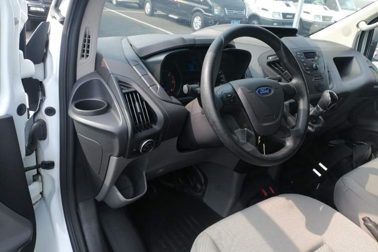 Used Ford Transit 2019 2.0T Diesel Multi-Purpose Commercial Vehicle Short Wheelbase Low Roof 6-Seater China VI Standard