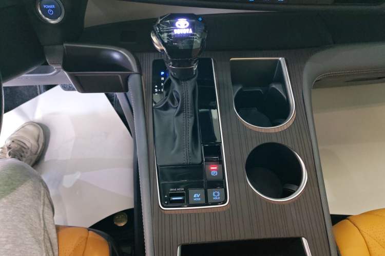 Used Toyota SIENNA 2021 2.5L Hybrid Comfort Edition Gear Lever