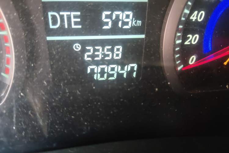 Used Zotye Z300 2012 1.5L Manual Luxury Version Odometer Close Up