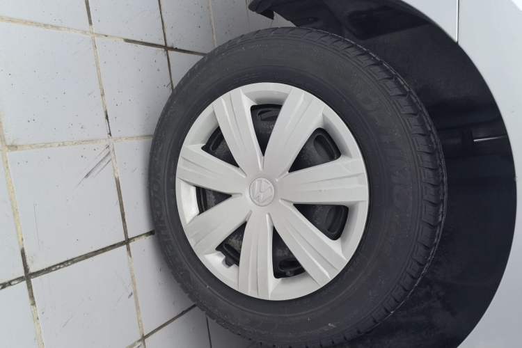 Used Volkswagen Jetta 2015 Value Edition 1.6L Manual Fashionable Style Right Rear Wheel Hub