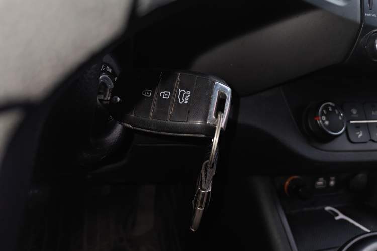 Used Kia Sportage R 2016 2.0L Manual Two-Wheel Drive GL Trim Vehicle Key