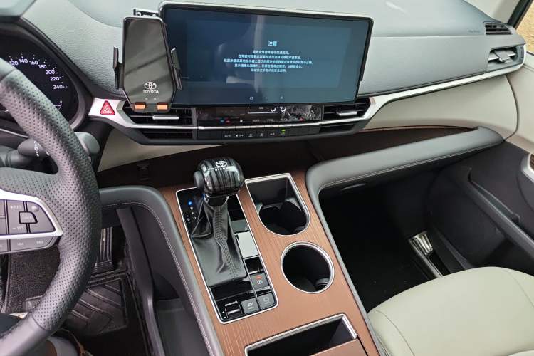 Used Toyota Sienna 2024 2.5L Hybrid Comfort Edition