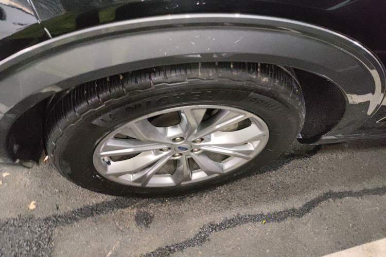 Used Ford Explorer 2020 EcoBoost 285 4x4 Trend Edition 7-Seater Left Front Wheel Hub