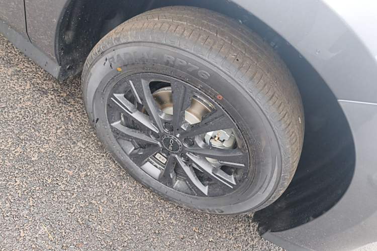 Used BYD e7 2025 Model 520 Smart Travel Edition Right Front Wheel Hub