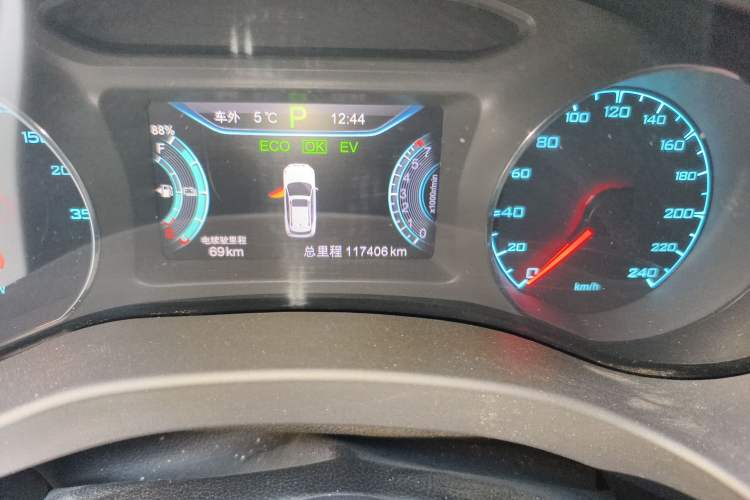 Used BYD Song New Energy 2017 Song DM 1.5TID All-Wheel Drive Luxury Model Odometer Close Up