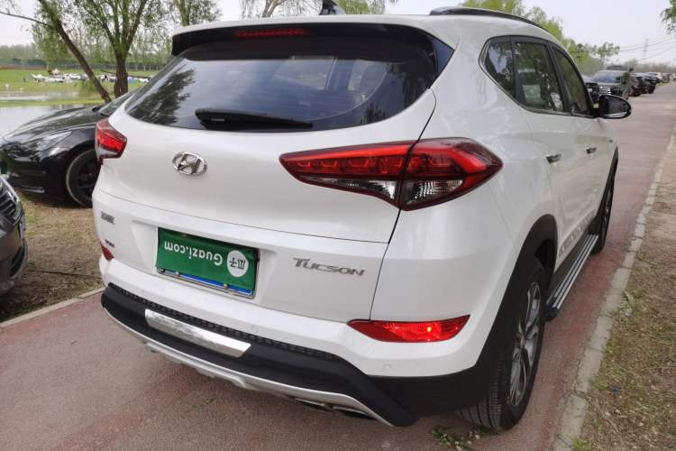 Used Hyundai Tucson 2015 1.6T Dual-Clutch Two-Wheel-Drive Leading Model Rear Right 45 Deg