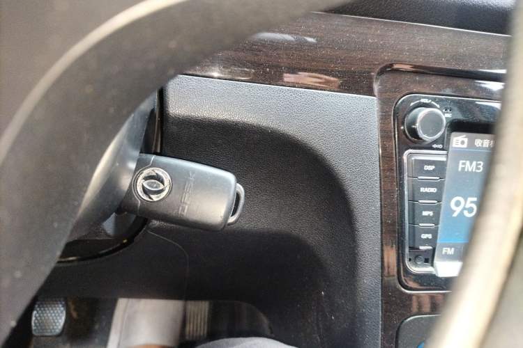 Used Dongfeng Fengon 360 2015 1.5L Manual Luxury 7-Seater China IV Standard
