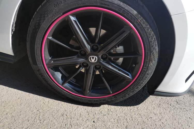 Used CHANGAN UNI-V 2023 1.5T Prestige Model Right Front Wheel Hub