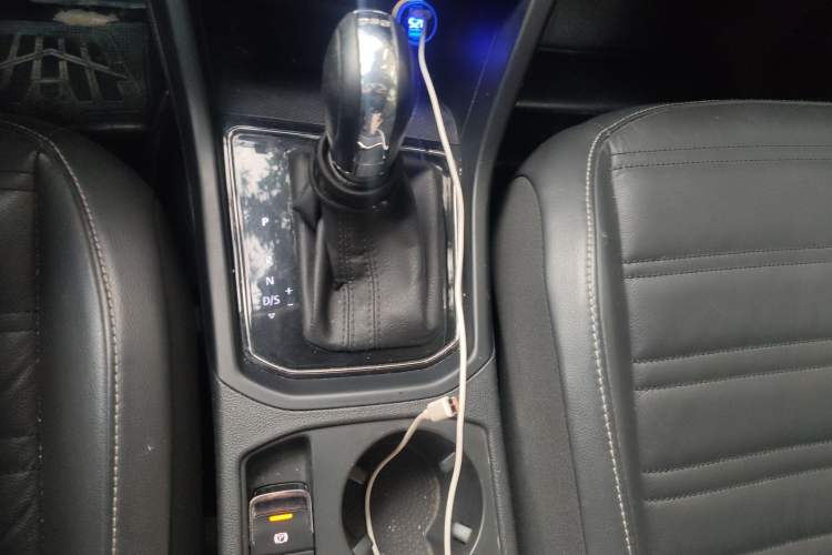 Used Volkswagen Touran 2016 Volkswagen Touran L 280TSI DSG Comfort Edition Gear Lever