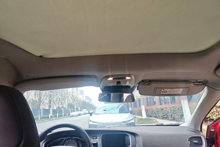 Used Volvo V40 2016 T4 Smart Luxury Edition
