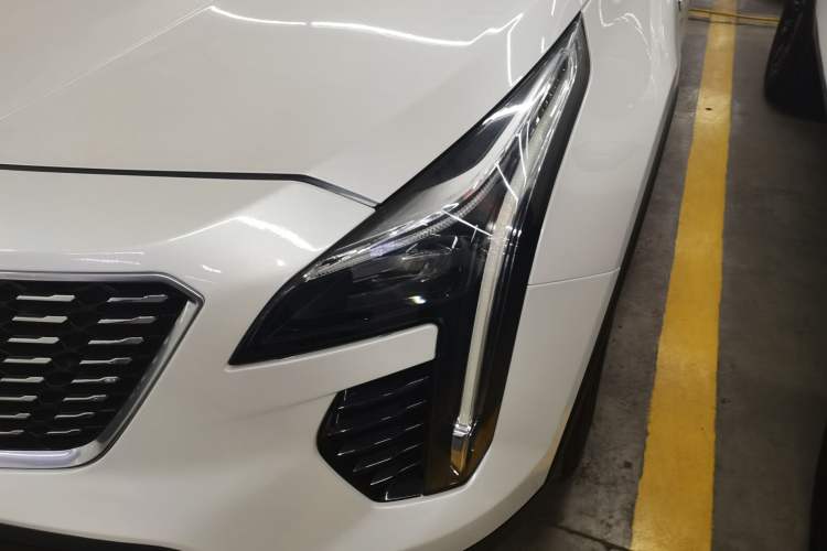 Used Cadillac XT4 2020 28T Two-Wheel-Drive Leading Version Left Front Headlight