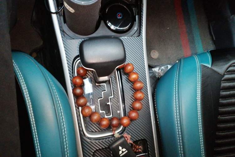 Used Mitsubishi Outlander 2021 2.0L Two-Wheel Drive Comfort Edition 5 Seats Gear Lever