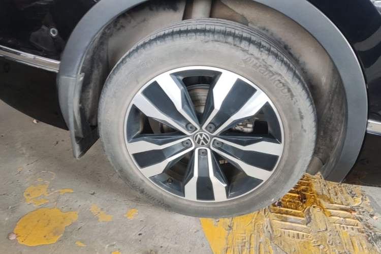 Used Volkswagen Tiguan L 2022 330TSI Automatic Two-Wheel Drive R-Line Enhanced Edition