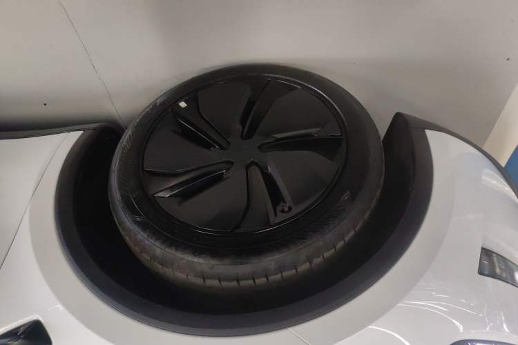 Used Tesla Model Y 2025 Rear-Wheel-Drive Version Exterior 4